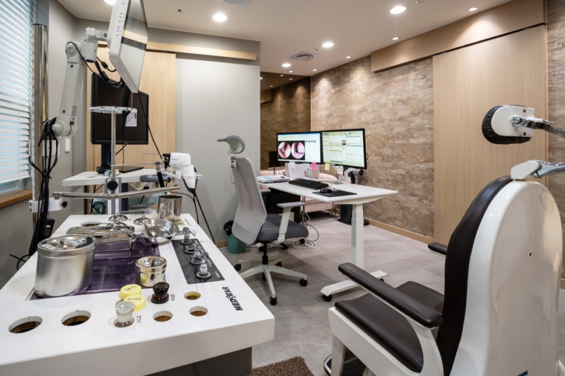 Hearing test and examination rooms