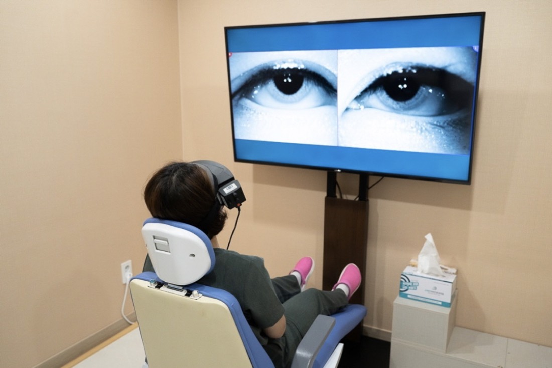 Hearing test booth